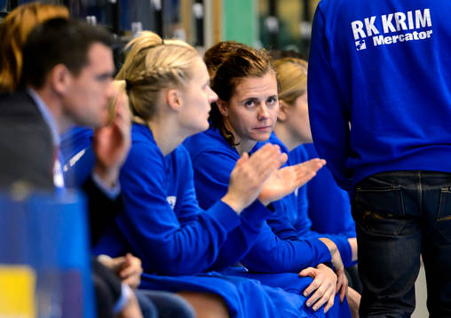 Krim Mercators Linnea Torstensson sitter bänken