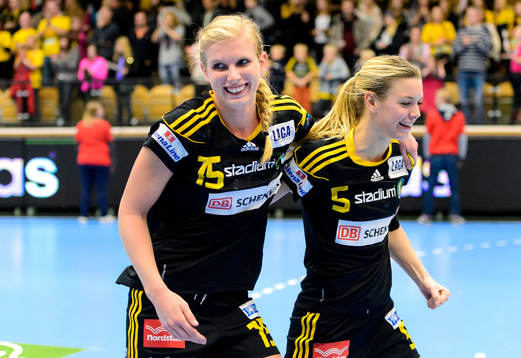 Sävehofs Jenny Alm och Hanna Fogelström firar