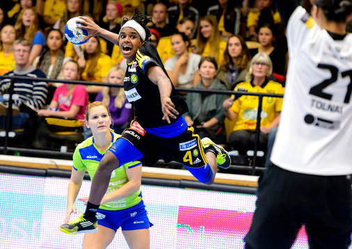 Sävehofs Louise Sand hoppar mot mål