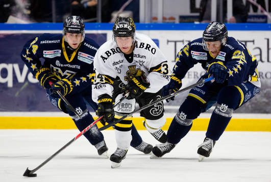 s Eric Christensen (v) och David Petrasek (h) jagar AIK:s