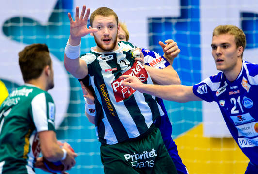 Hammarbys Alexander Morsten söker en passning