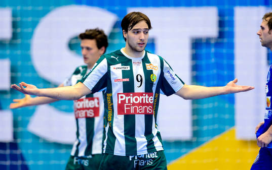 Hammarbys Nils Pettersson slår ut med händerna