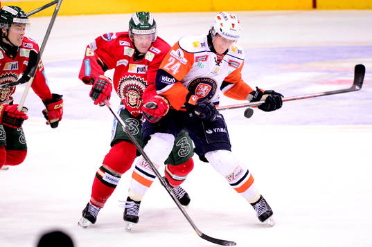 Frölundas Anton Axelsson och Växjös Jani Lajunen