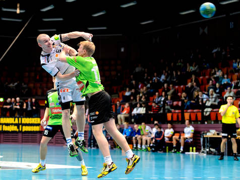 Redbergslids Tobias Johansson skjuter