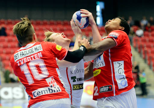 Drotts Magnus Persson och Aalborgs Havard Tvedten och Mads