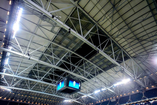 Taket öppnas på Friends Arena innan playoff-matchen i