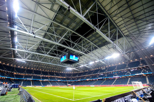 Taket öppnas på Friends Arena innan playoff-matchen i