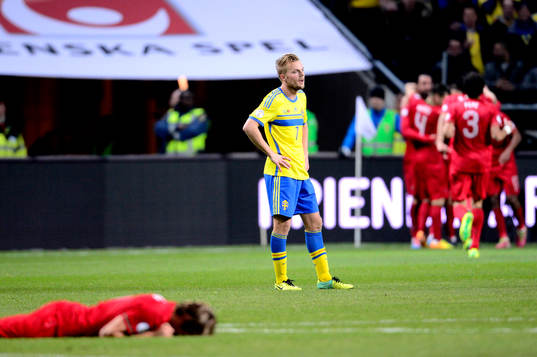Sveriges Sebastian Larsson deppar