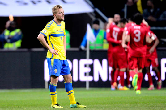 Sveriges Sebastian Larsson deppar
