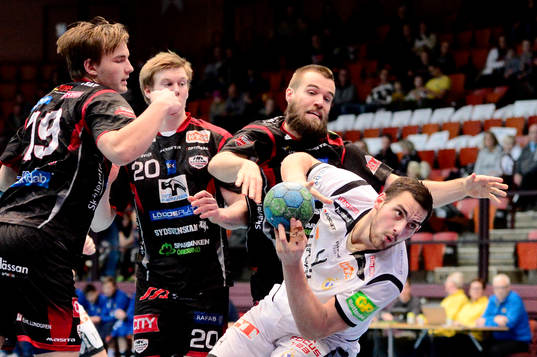 Redbergslids Mario Lipovac HK skjuter och Malmös Robert