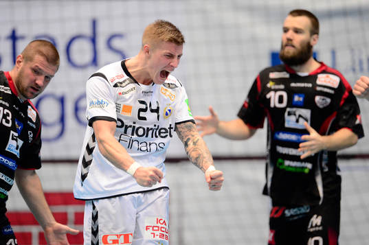 Redbergslids Linus Arnesson jublar och HK Malmös Nicolaj