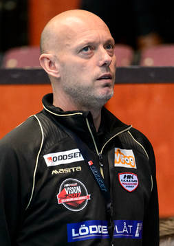 HK Malmös tränare Magnus Andersson deppar