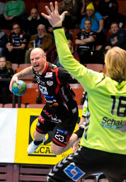 HK Malmös Alexander Hansen hoppar mot mål
