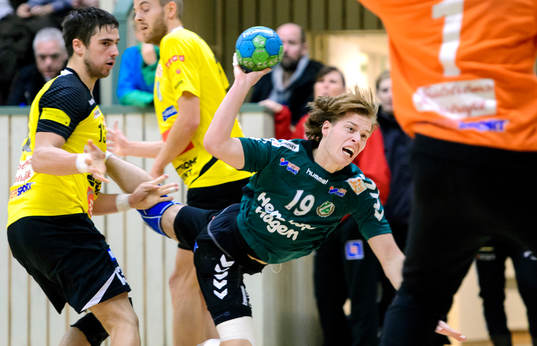 Önnereds Pontus Mellegård hoppar mot mål
