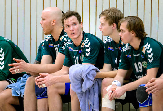 Önnereds Andreas Berg deppar på bänken