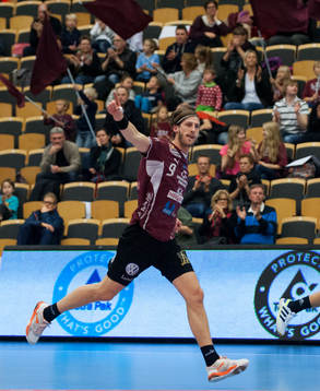 Lugis Albin Tingsvall jublar  i elitseriematchen i handboll