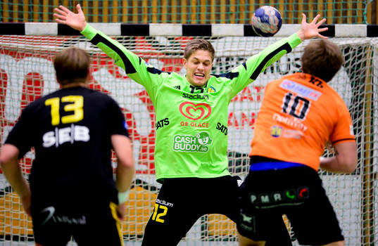 Sävehofs målvakt Peter Johannesson ställs mot