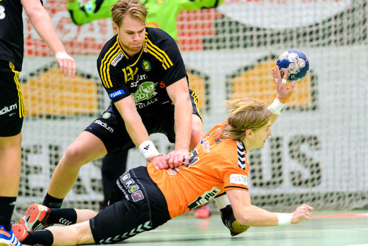Sävehofs Oskar Ysander trycker ner Kristianstads Andreas