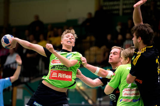 Rimbos Ken Tollbring letar skottläge över Sävehofs David
