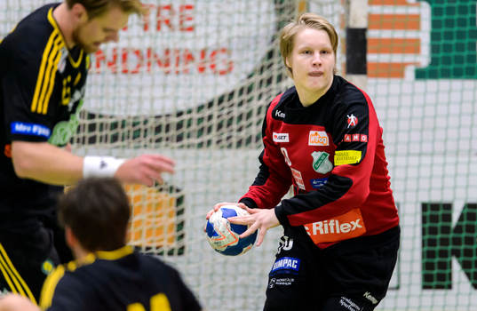 Rimbos målvakt Jonatan Widgren med bollen