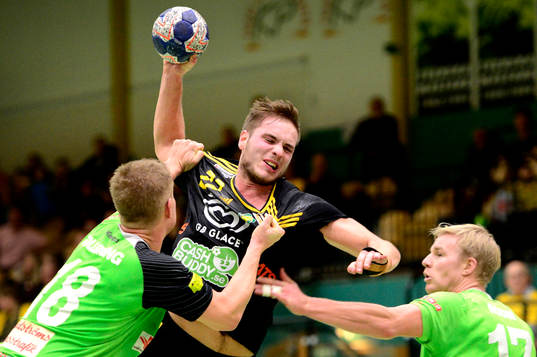 Sävehofs Eric Forsell-Schefvert tar sig förbi Rimbos Jeff