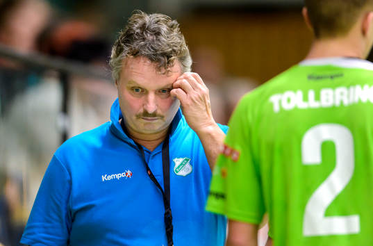 Rimbos tränare Dick Tollbring kliar sig på pannan