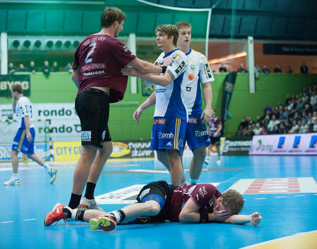 Lugis Joacim Ernstsson skadad och heta känslor mellan