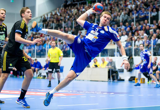 Alingsås Max Darj hoppar mot mål