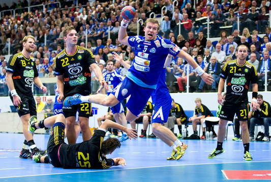Alingsås Max Darj hoppar mot mål