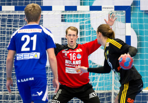 Alingsås målvakt Mikael Aggefors gör sig redo för en