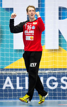 Alingsås målvakt Mikael Aggefors jublar