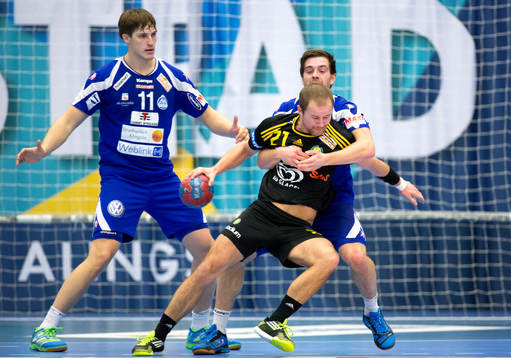 Alingsås Fredrik Teern och Pontus Johansson försvarar mot