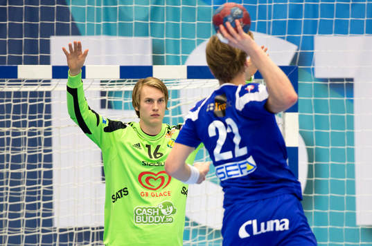 Sävehofs målvakt Niklas Kraft gör sig redo för en