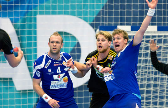 Alingsås Pål Wetterbrandt (v) och Max Darj (h) försvarar