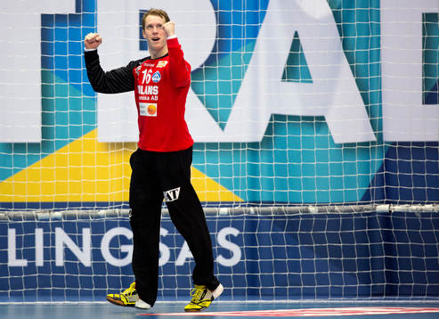 Alingsås målvakt Mikael Aggefors jublar