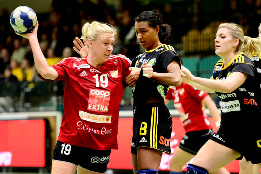 Skånelas Therese Eriksson och Sävehofs Jamina Roberts