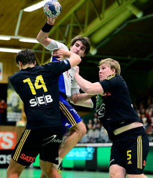 Sävehofs Mattias Thynell och Viktor Rhodin försöker