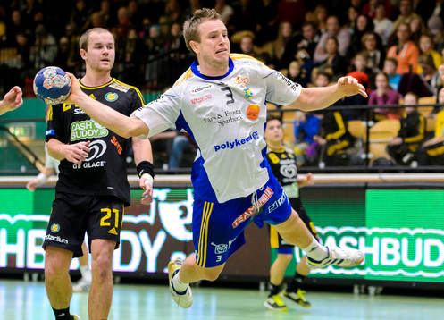 Ystads Martin Bager hoppar mot mål
