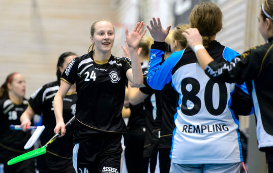 Täbys Linnea Almgren firar