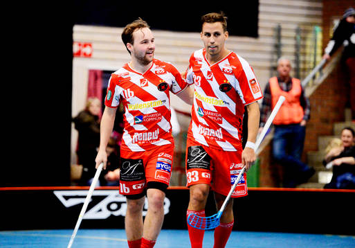 Pixbo gör 7 - 4 genom Emil Julkunen. På bild Emil
