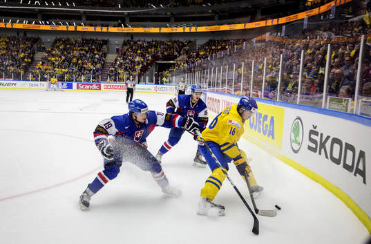 Sveriges Filip Forsberg och Slovakiens Daniel Guchulinec