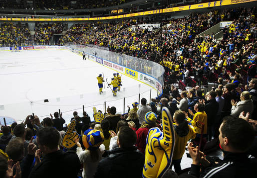Sveriges Filip Forsberg gör 5-0 och publiken jublar på
