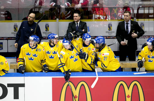 Jubel på svenska bänken sedan Sveriges Filip Forsberg har