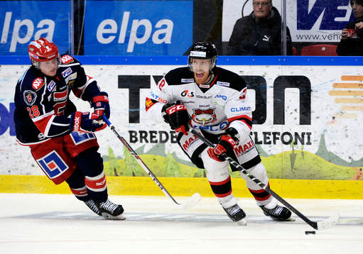 Södertäljes Jesper Frödén och Malmö Redhawks Jens