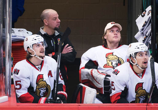 Ottawas Erik Karlsson och målvakt Robin Lehner sitter på