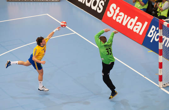Sveriges Mattias Zachrisson i handbollslandskampen mellan