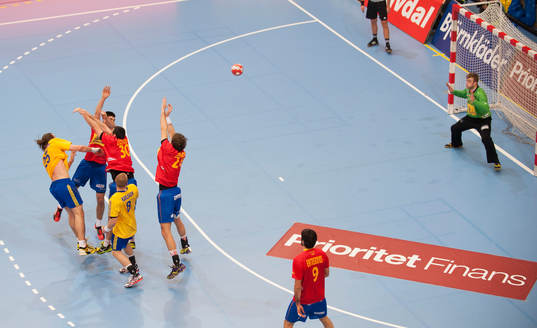 Sverige skjuter i handbollslandskampen mellan Sverige och