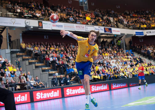 Sveriges Jonas Källman i handbollslandskampen mellan