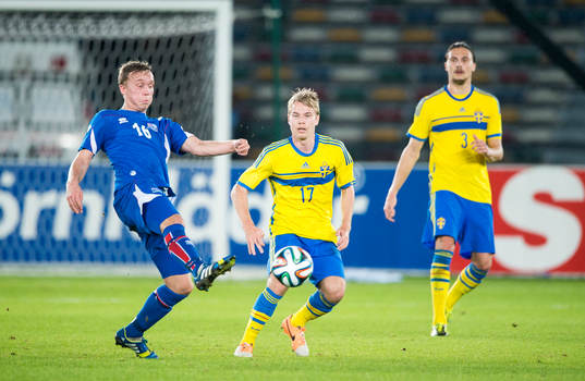 Islands Gudmundur Thorarinsson och Sveriges Oscar Lewicki