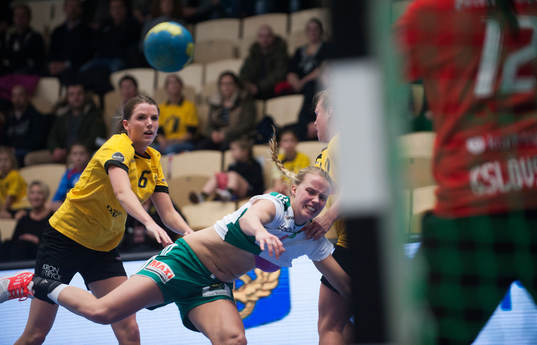 Skurus Hanna Åhlén i matchen i damernas elitserie mellan